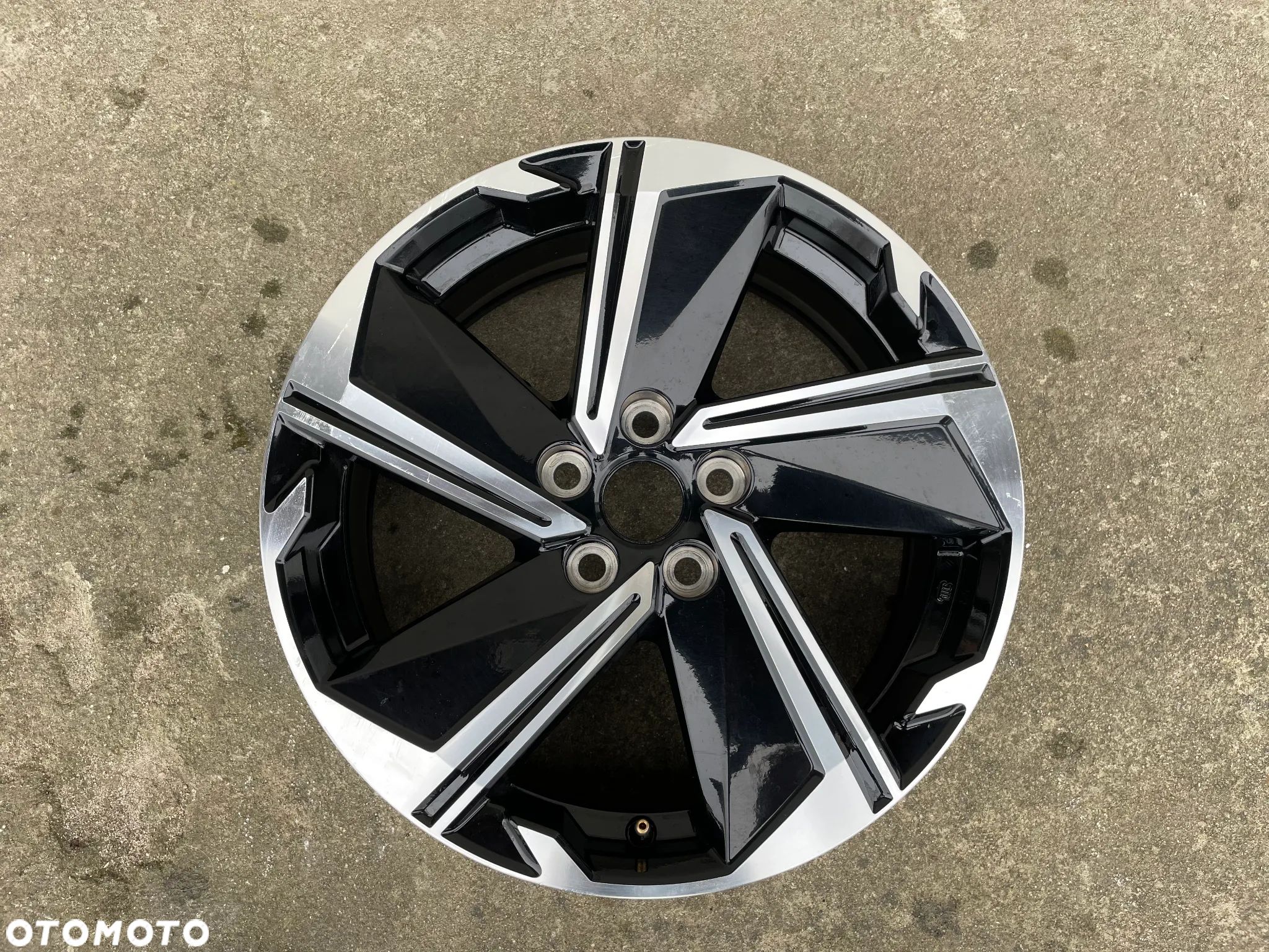 FELGA MITSUBISHI ECLIPSE CROSS 2020--  J18x7J, ET38, 5x114,3 - 1