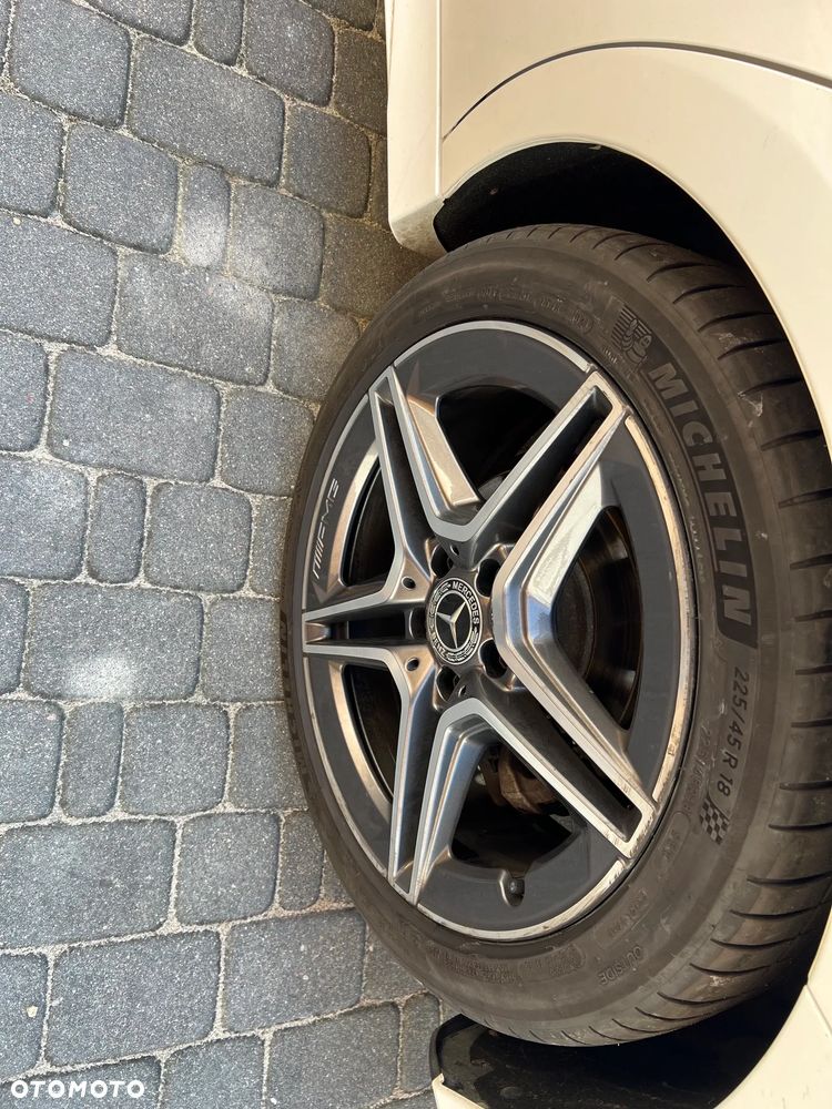 Mercedes-Benz CLA 180 AMG Line 7G-DCT - 26