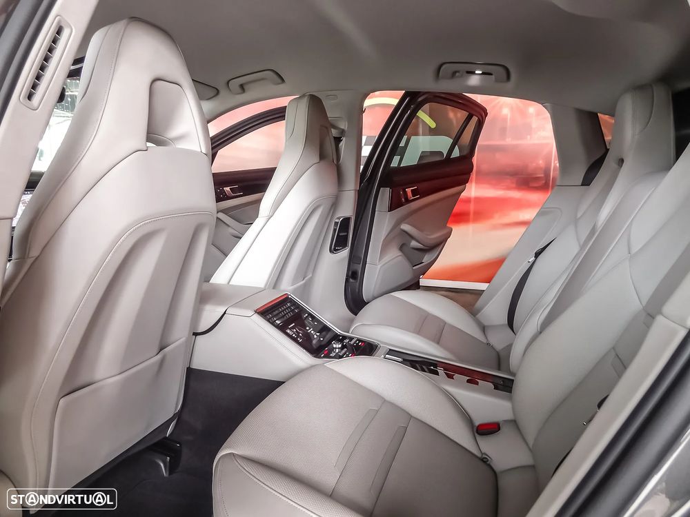 Porsche Panamera 4 E-Hybrid - 23
