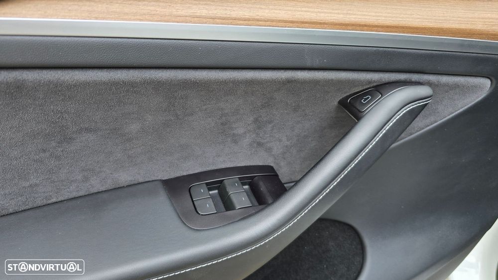 Tesla Model Y Long Range Tração Integral - 9
