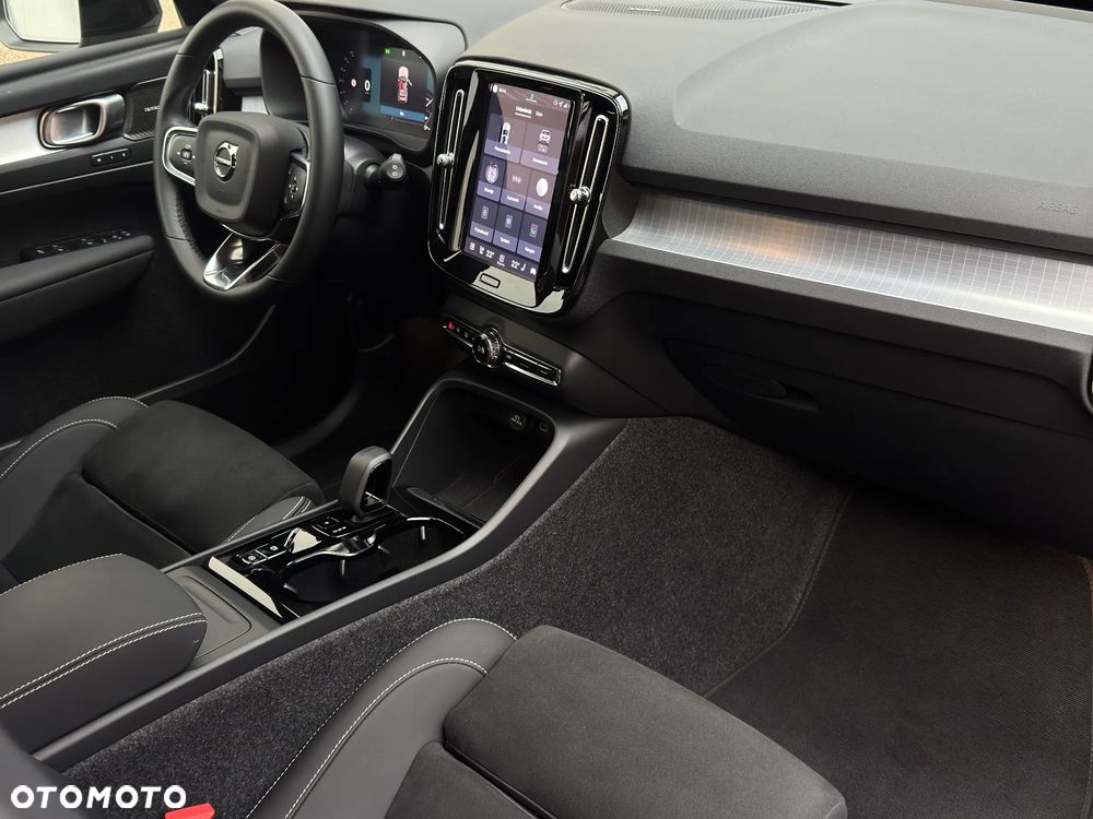 Volvo XC 40 B3 B DKG Plus Dark - 25