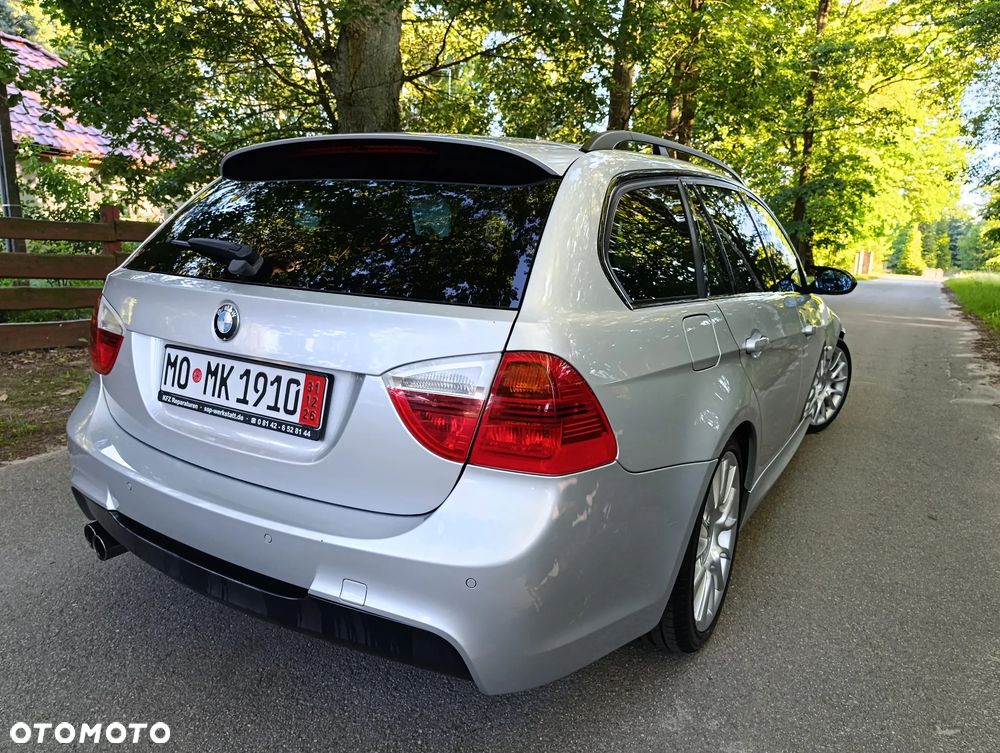 BMW Seria 3 330i - 3