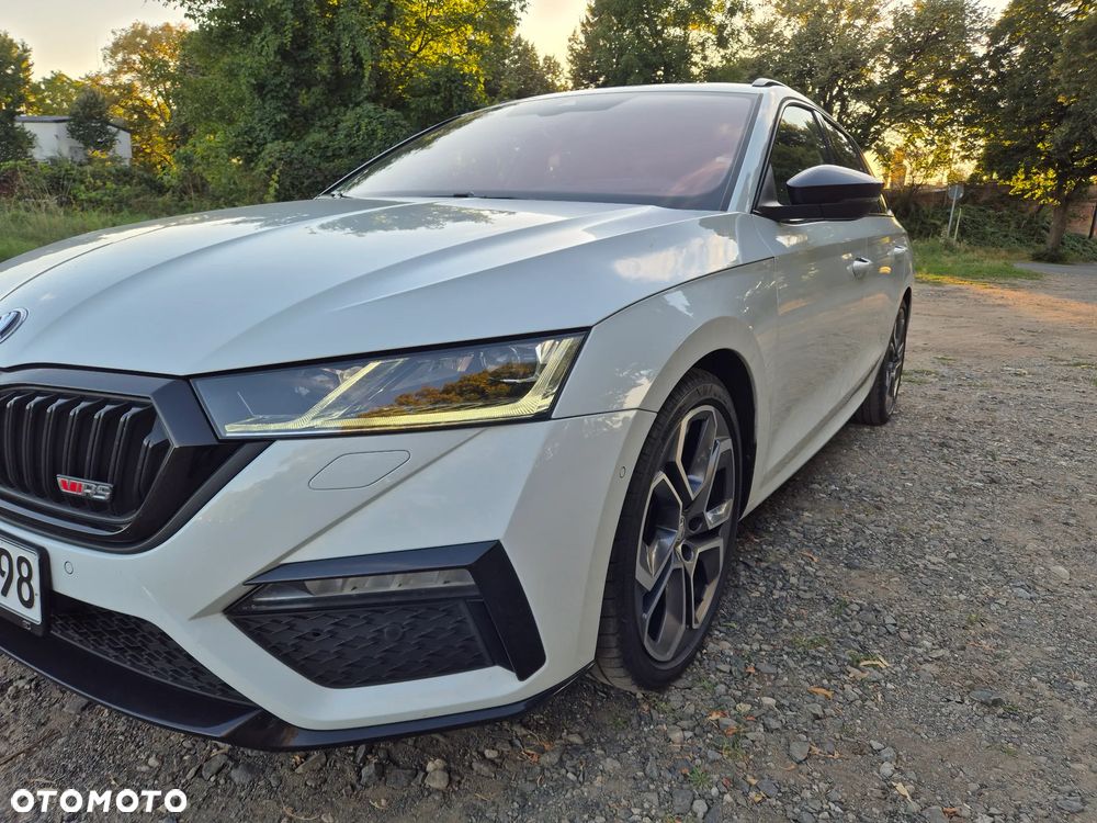 Skoda Octavia Combi 2.0 TDI DSG RS - 2