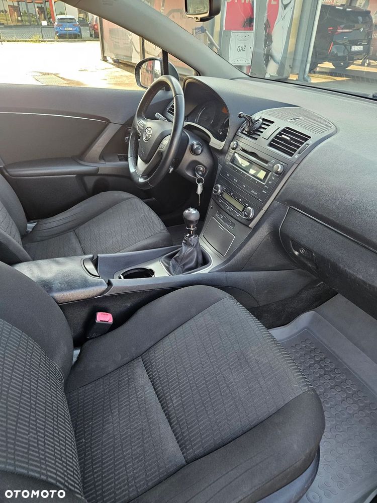 Toyota Avensis 1.8 Sol - 8