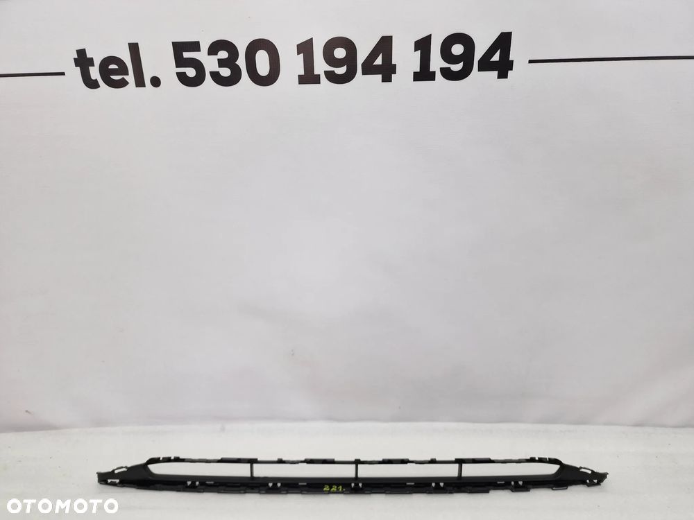 AUDI A3 8V3 8V S-LINE KRATKA ŚRODKOWA ZDERZAKA PRZEDNIEGO PRZÓD , NR 8V3807647 , NR AUKCJI KR221 - 1