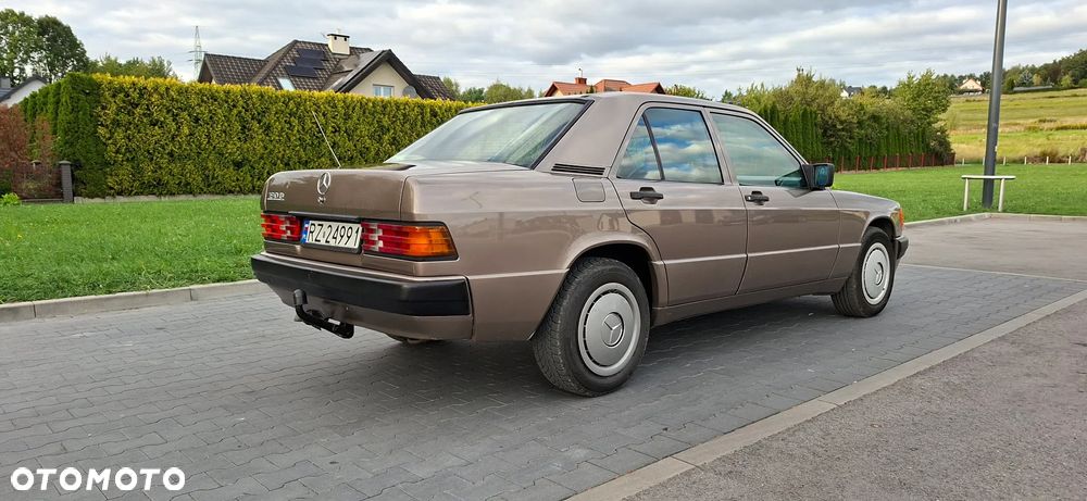 Mercedes-Benz W201 (190) - 4