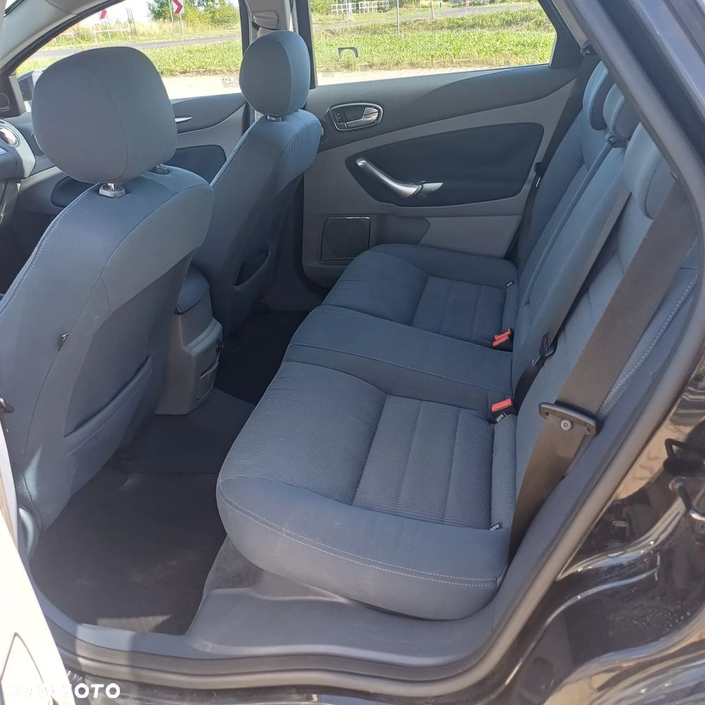Ford Mondeo - 8