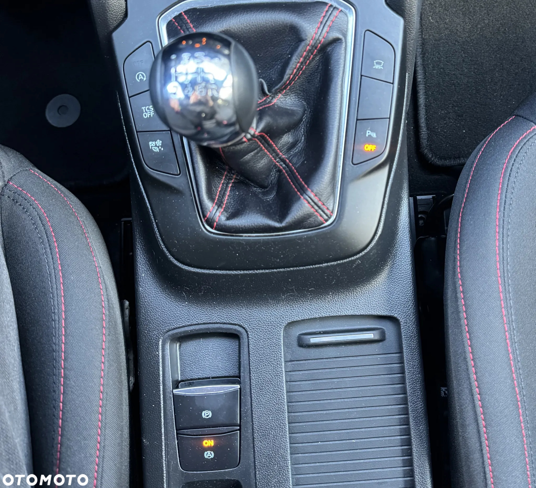 Ford Focus 1.0 EcoBoost Hybrid ST-LINE - 23