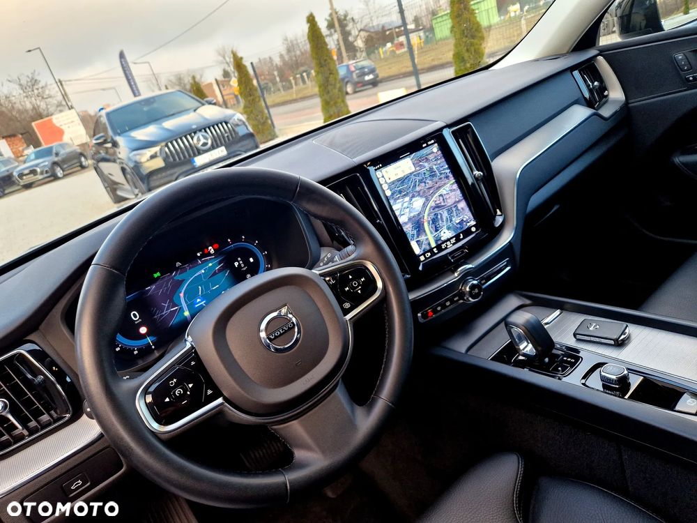 Volvo XC 60 B4 D Plus Dark - 21