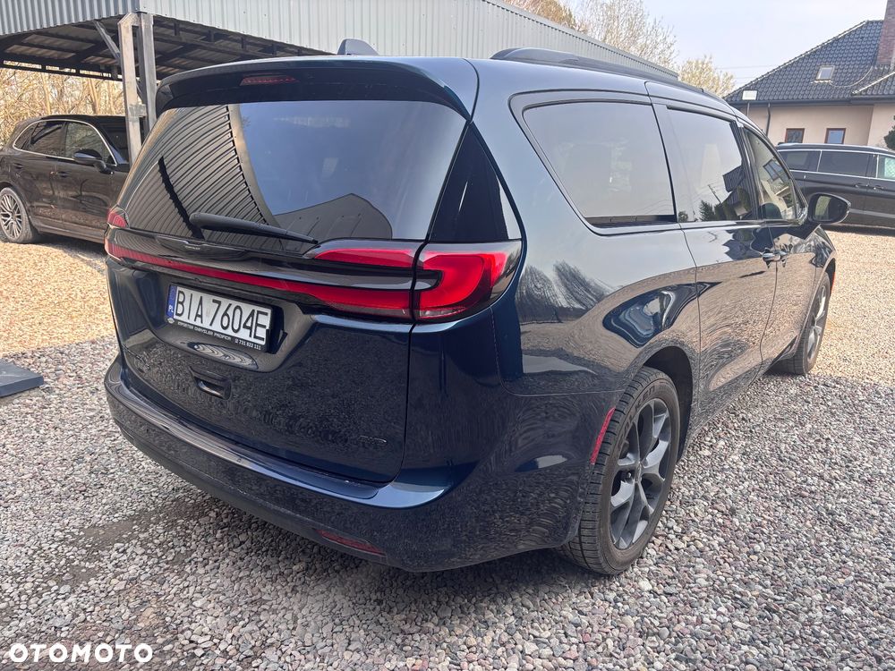 Chrysler Pacifica - 2