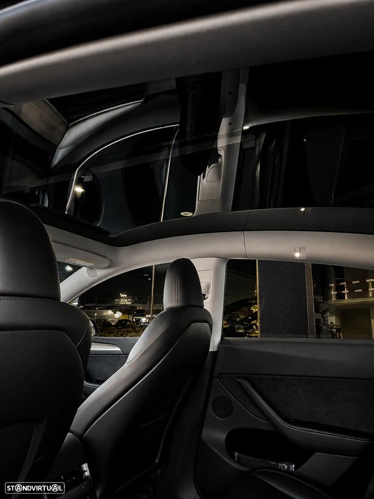 Tesla Model Y Long Range Dual Motor AWD - 26