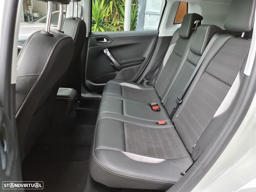 Peugeot 2008 1.6 BlueHDi Allure - 4