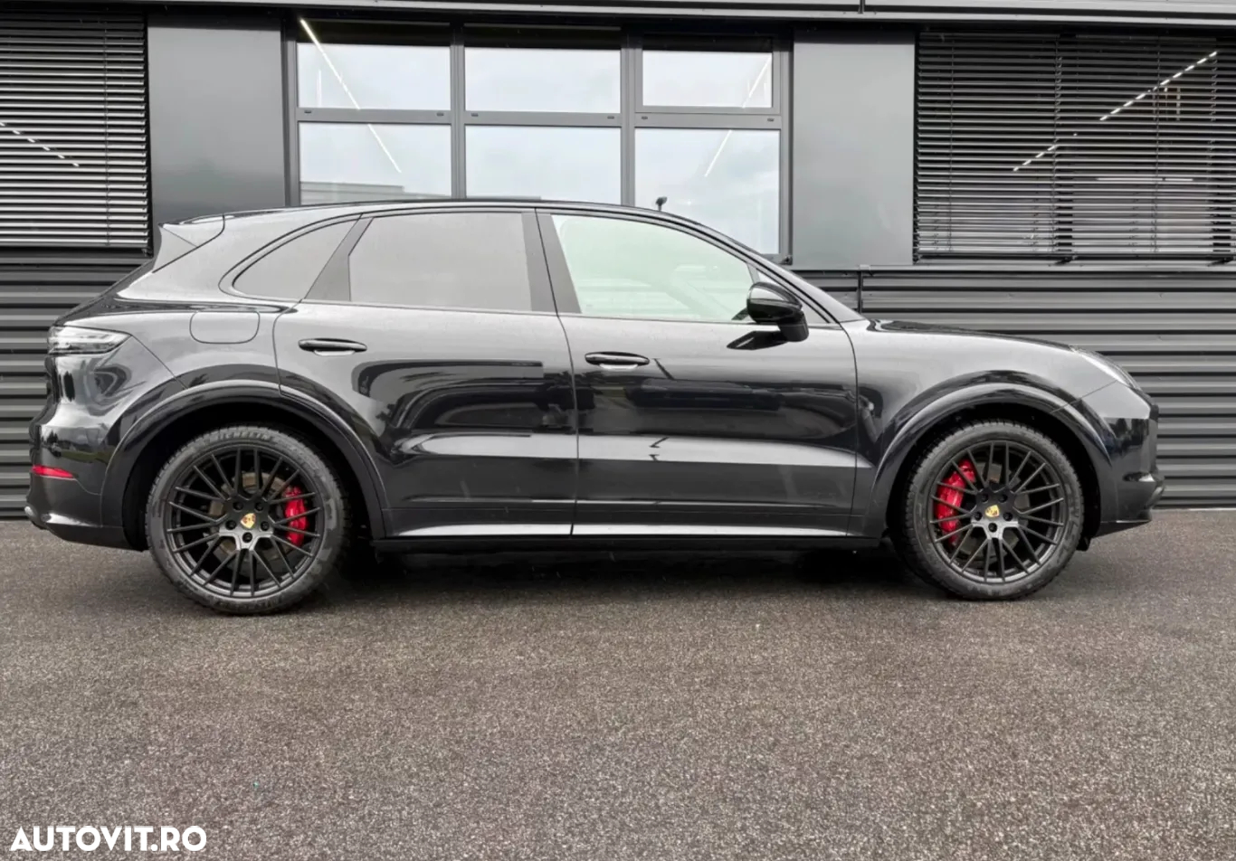Porsche Cayenne - 4