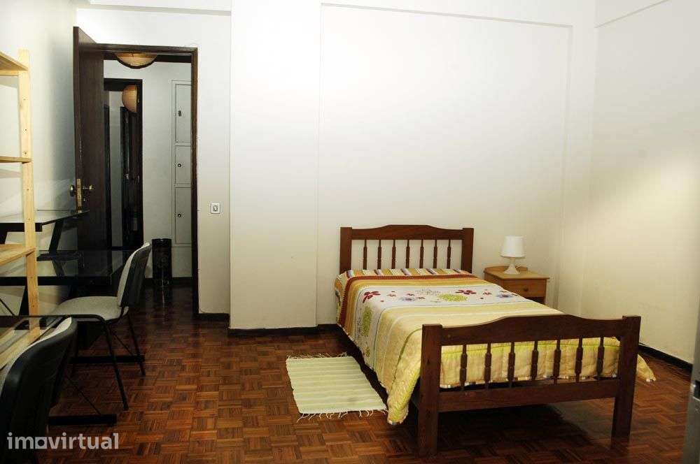 Quarto em LISBOA - FEMININO para estudantes - MOBILADO - Grande imagem: 2/3