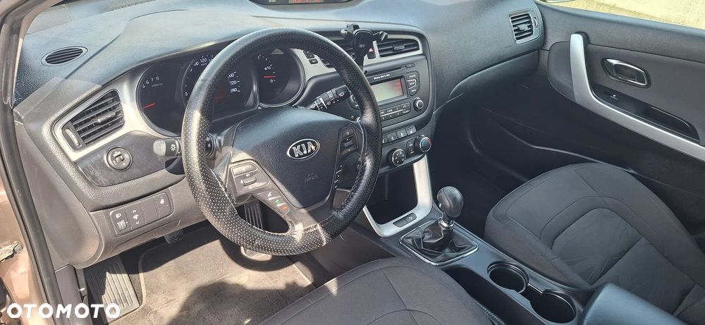 Kia Ceed 1.6 GDI Vision - 23