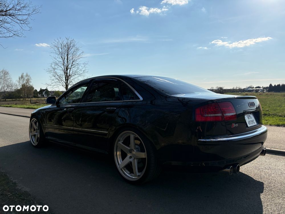 Audi S8 - 24