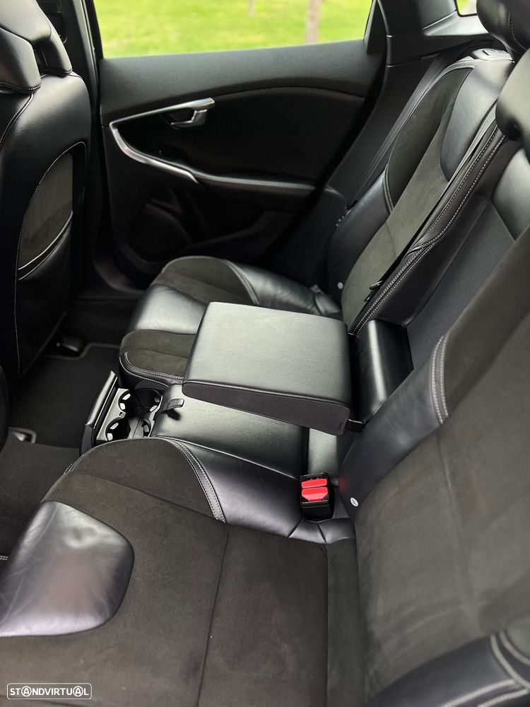 Volvo V40 D2 R Design - 17