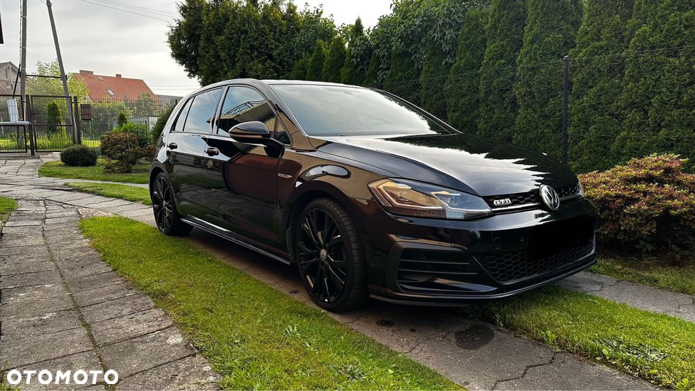 Volkswagen Golf - 1