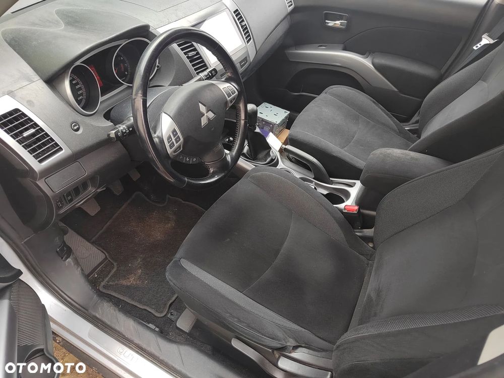 Mitsubishi Outlander 2.4 Invite 2WD - 15