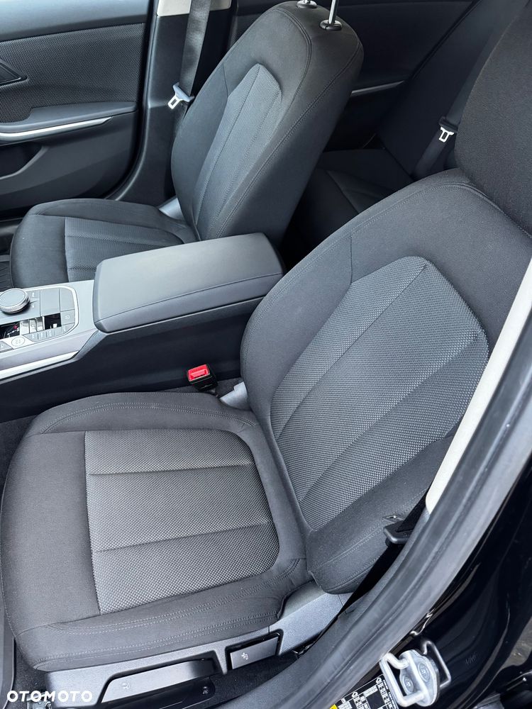 BMW Seria 3 330e PHEV sport - 24