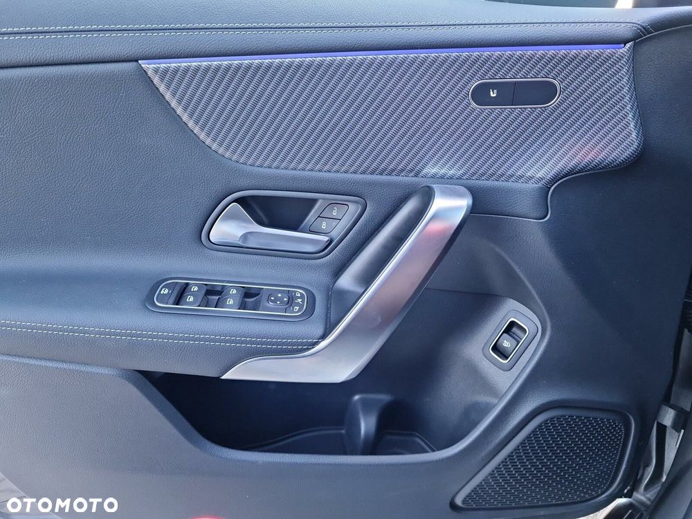 Mercedes-Benz CLA 180 Progressive 7G-DCT - 19