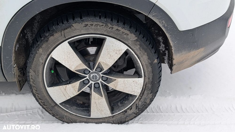 Volvo XC 40 T5 AWD Geartronic Momentum Pro - 26