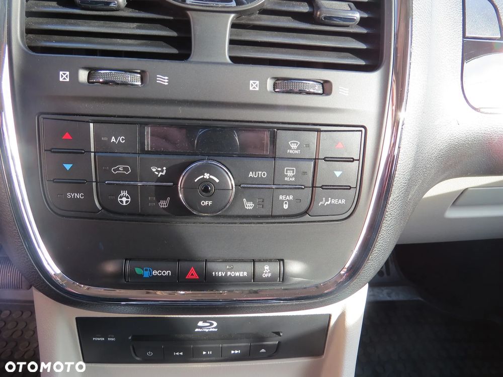Chrysler Town & Country 3.6 Limited - 12