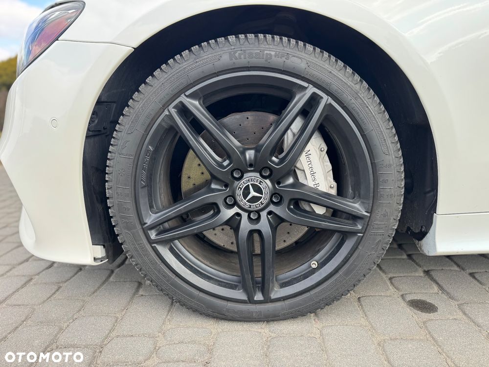 Mercedes-Benz Klasa E 400 4-Matic 9G-TRONIC - 19