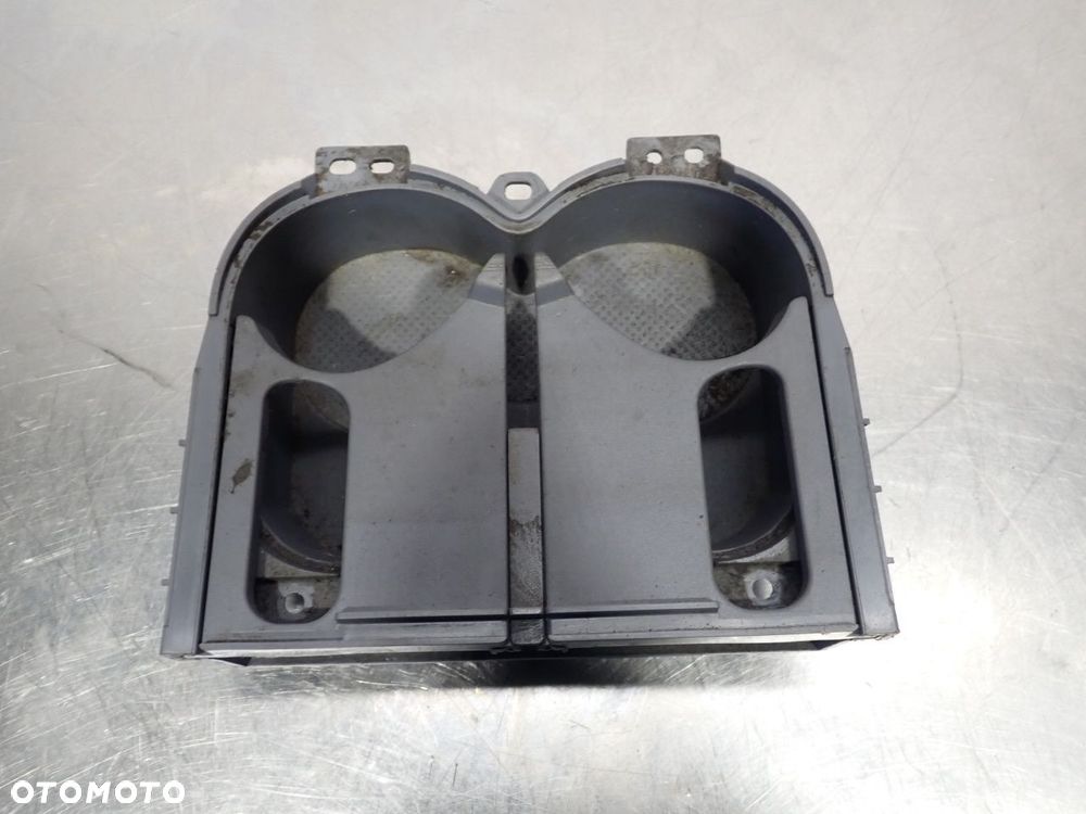 UCHWYT NA KUBEK TOYOTA RAV4 II LIFT - 1