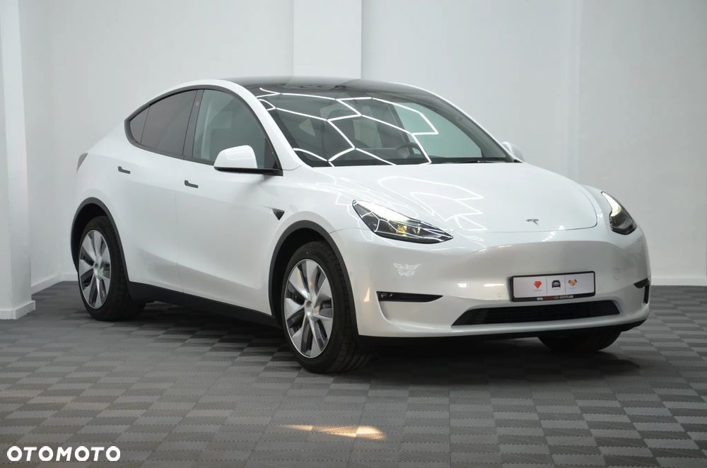 Tesla Model Y Long Range AWD - 2