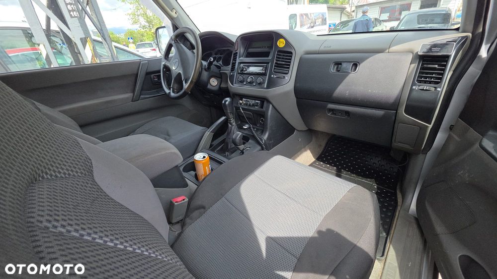 Mitsubishi Pajero - 10