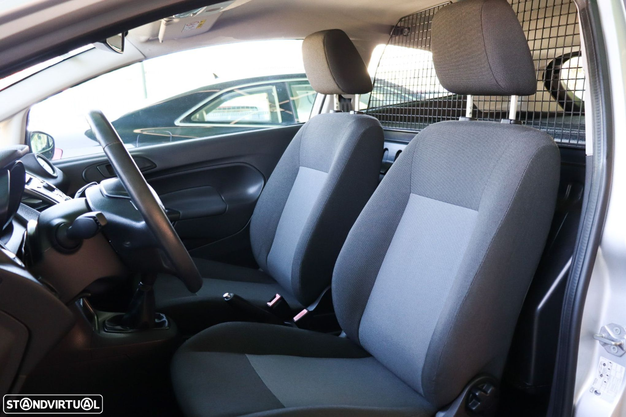 Ford Fiesta 1.5 TDCI VAN (IVA Dedutivel) - 9