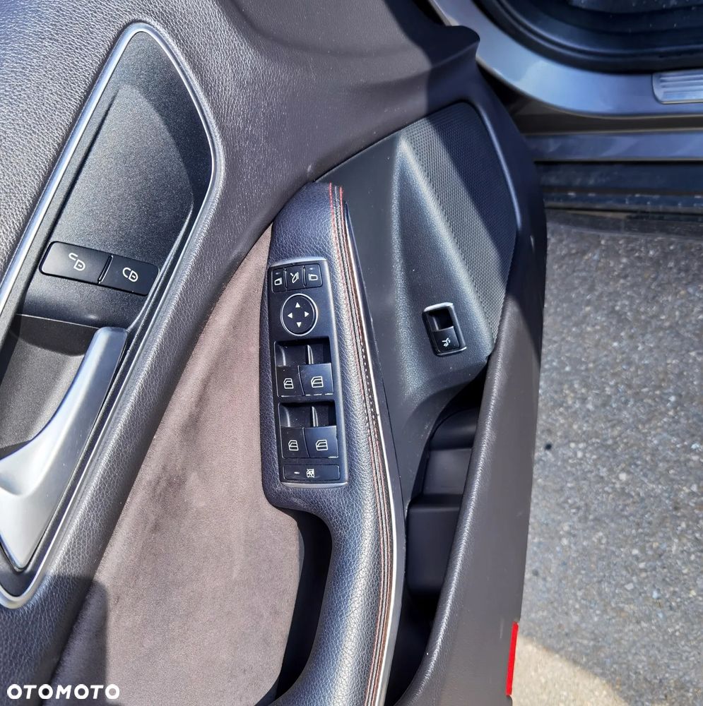 Mercedes-Benz GLA 200 7G-DCT AMG Line - 11