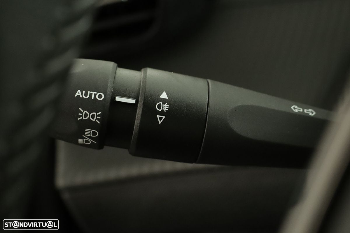 Peugeot 2008 1.2 PureTech Allure - 17