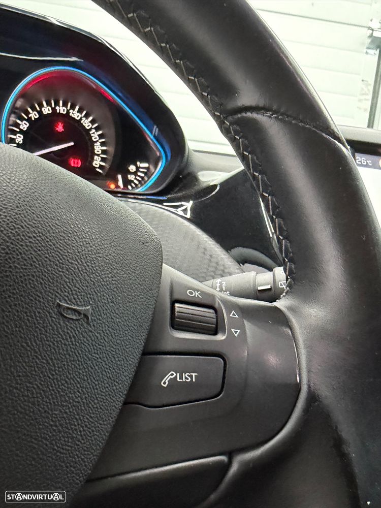 Peugeot 2008 1.2 PureTech Allure - 18