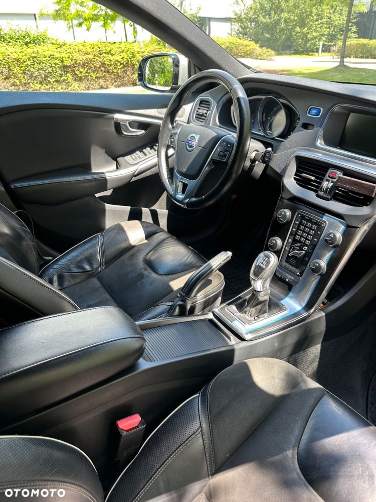 Volvo V40 D4 R-Design - 6