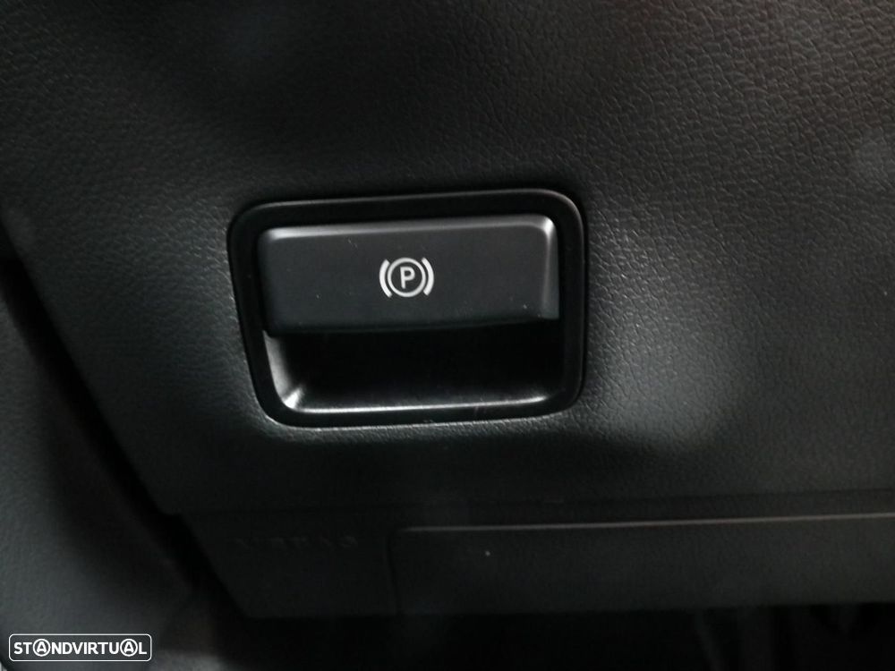 Mercedes-Benz CLA 200 d Shooting Brake AMG Line Aut. - 33