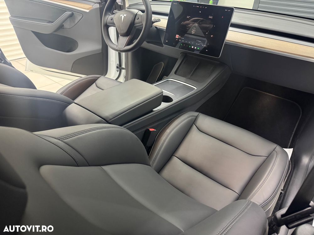 Tesla Model Y Long Range Dual Motor AWD - 10