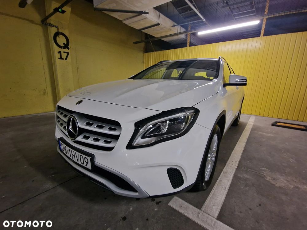 Mercedes-Benz GLA 180 7G-DCT - 21
