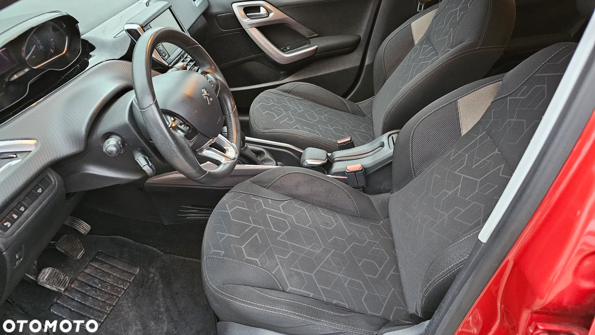 Peugeot 2008 1.2 Pure Tech Allure S&S - 19