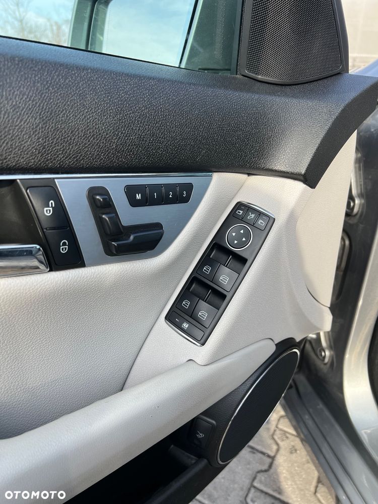 Mercedes-Benz Klasa C 180 CGI Automatik BlueEFFICIENCY Avantgarde - 13