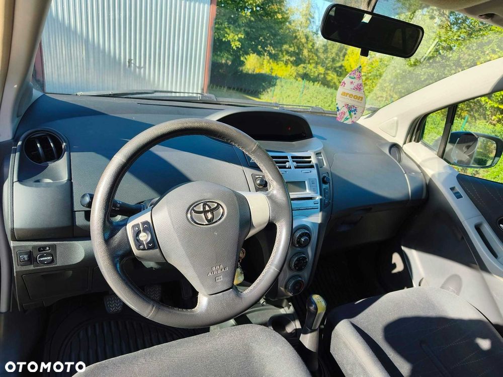 Toyota Yaris - 8
