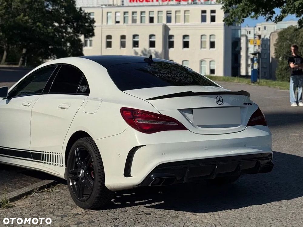 Mercedes-Benz CLA 220 4-Matic AMG Line - 3