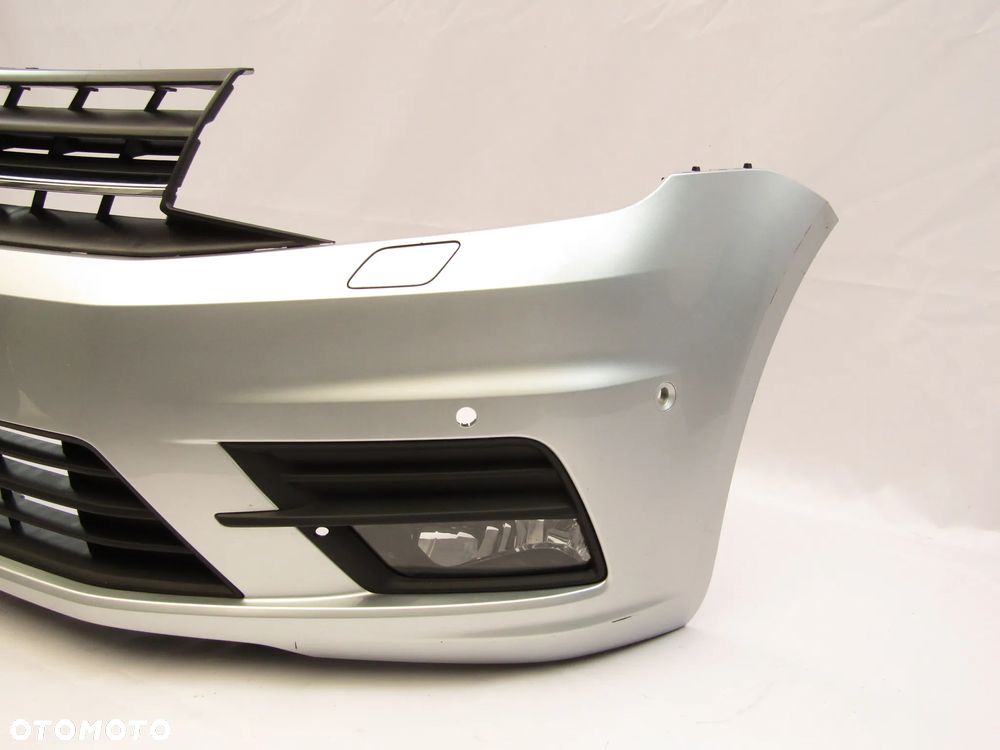 Zderzak przedni VW Caddy LIfe 15 - 20 Sprysk. / Pdc-6 Lakier LA7W - 12