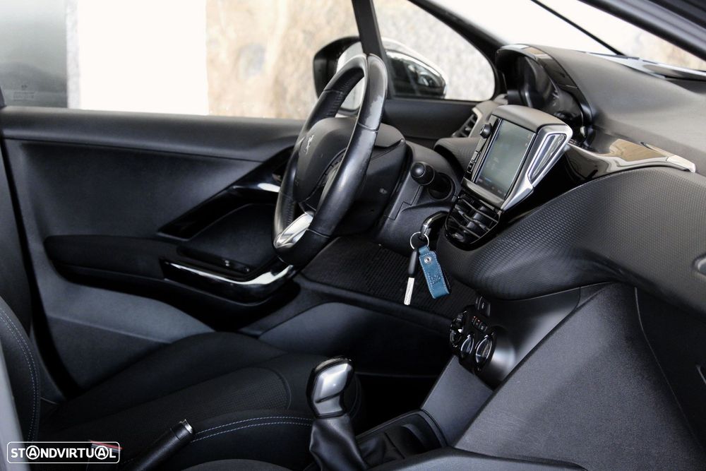 Peugeot 208 1.2 PureTech Style - 19