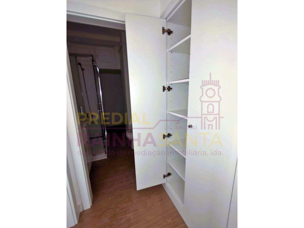 T1 Remodelado com Varanda e Vista Desafogada - Excelente Oportunida... - Grande imagem: 5/12
