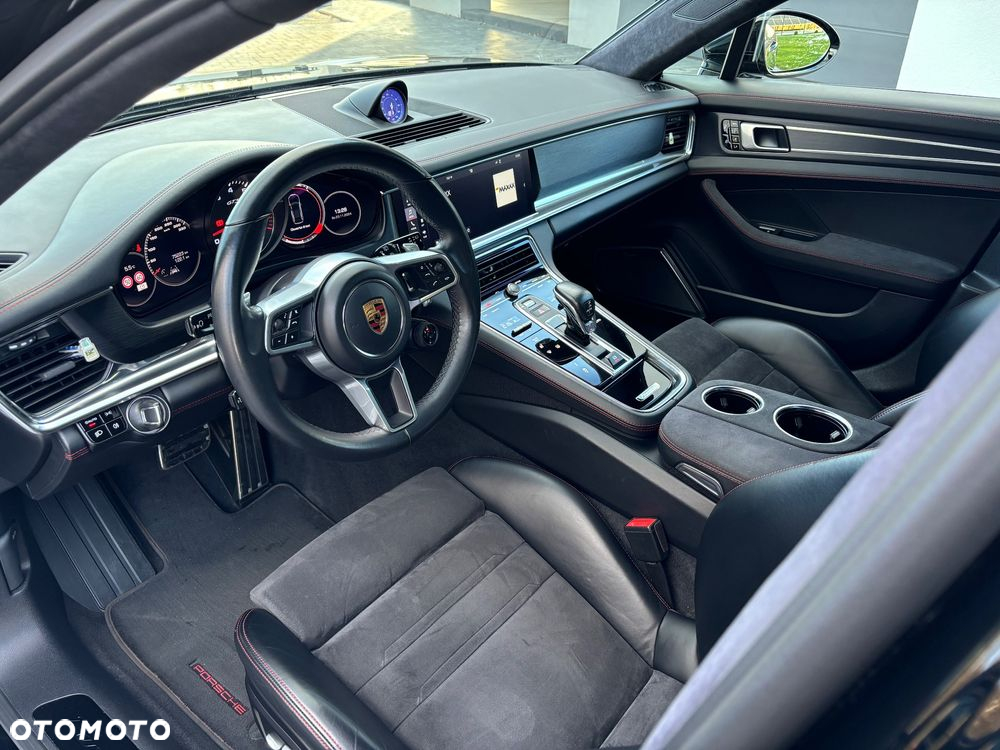 Porsche Panamera GTS Sport Turismo - 11