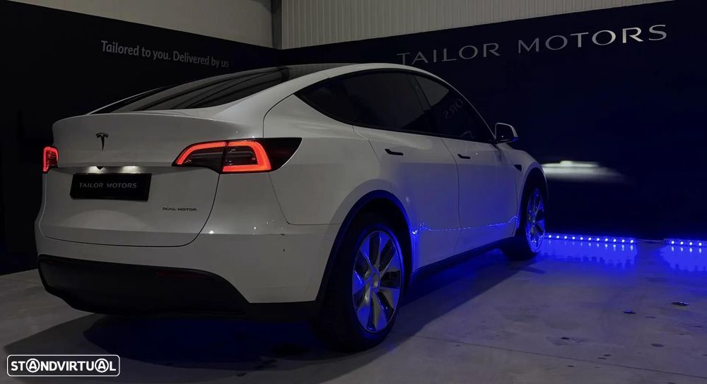 Tesla Model Y Long Range Dual Motor AWD - 10