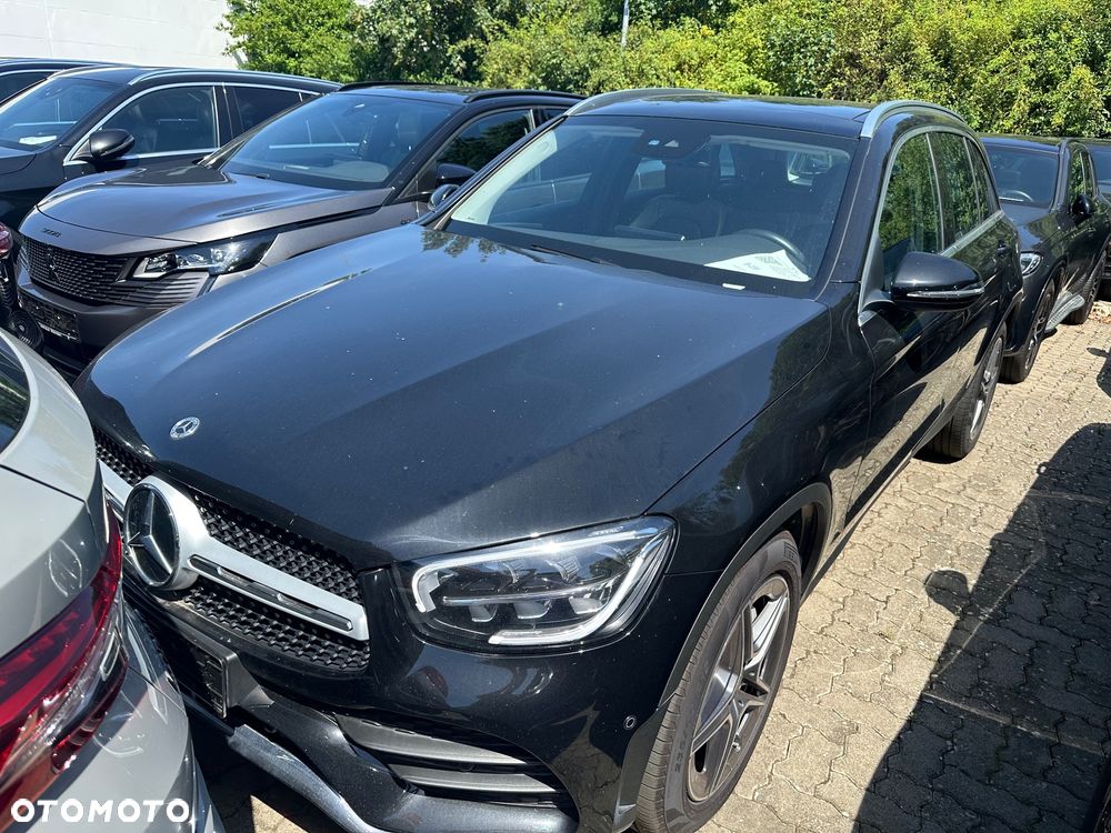 Mercedes-Benz GLC 300 d 4Matic 9G-TRONIC AMG Line - 3