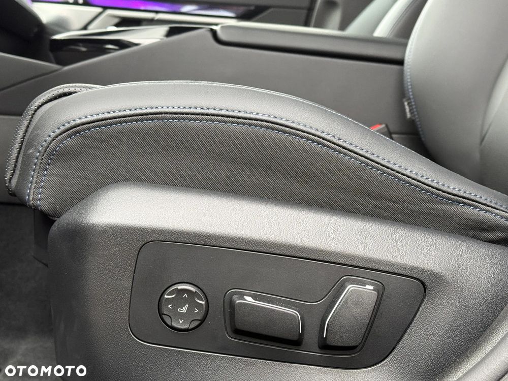 BMW Seria 5 520d xDrive - 29